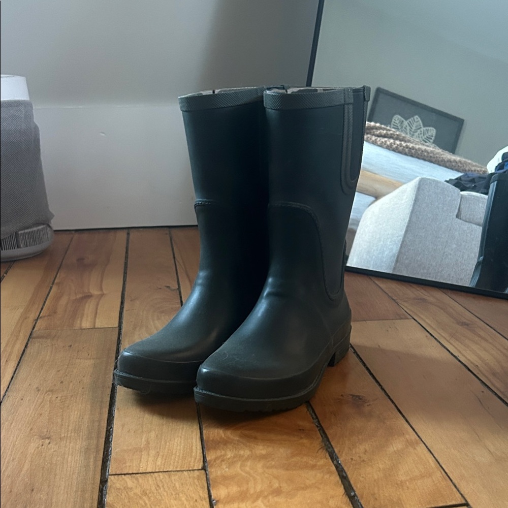 Women's Hunter Green LL Bean Boots